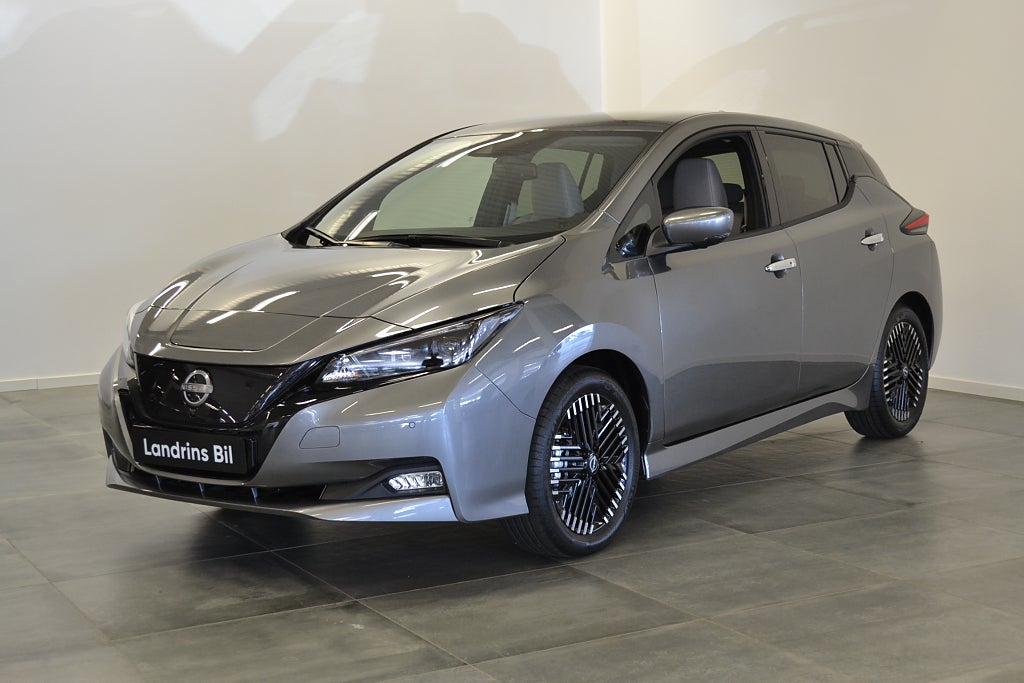 Nissan Leaf N-Connecta 40 kwh / NYSERV / 360° / V-Hjul / Värmepump 