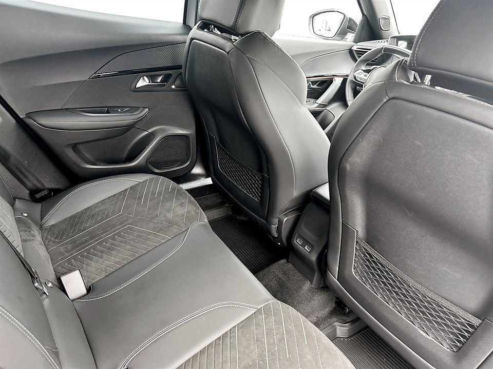 Bild på Peugeot 2008 GT 1.2 PT 130hk - BACKKAMERA, ELSTOL
