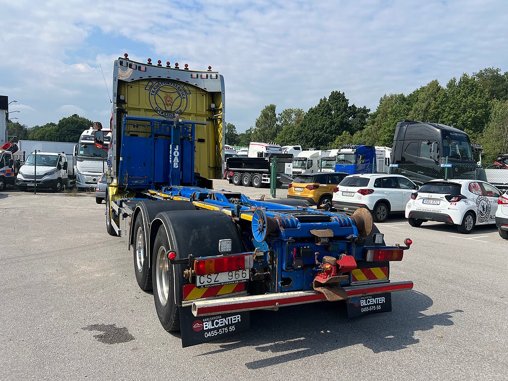 Scania R560 V8 6x4 Tandem, Lastväxlare