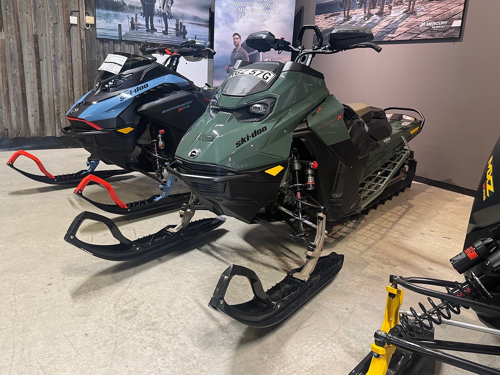 Ski-Doo Summit X Expert 850 E-tec Turbo R 154 Shot 