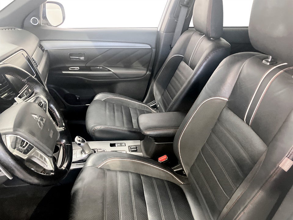Bild på Mitsubishi Outlander S-Edition PHEV 203hk Aut 4WD TAKLUCKA B-KAMERA DRAG