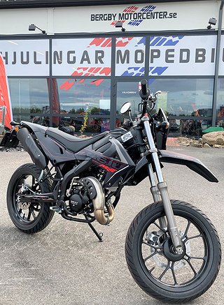 Moped/EU-Moped Rieju MRT Supermotard Black Edition 1 av 5