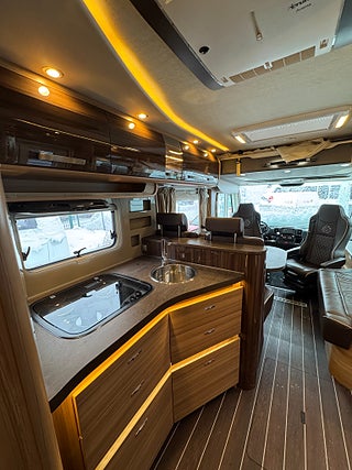 Husbil-integrerad Knaus Sun i 900 LX 177HK AUT Queensbed & exklusivt badrum! 22 av 28