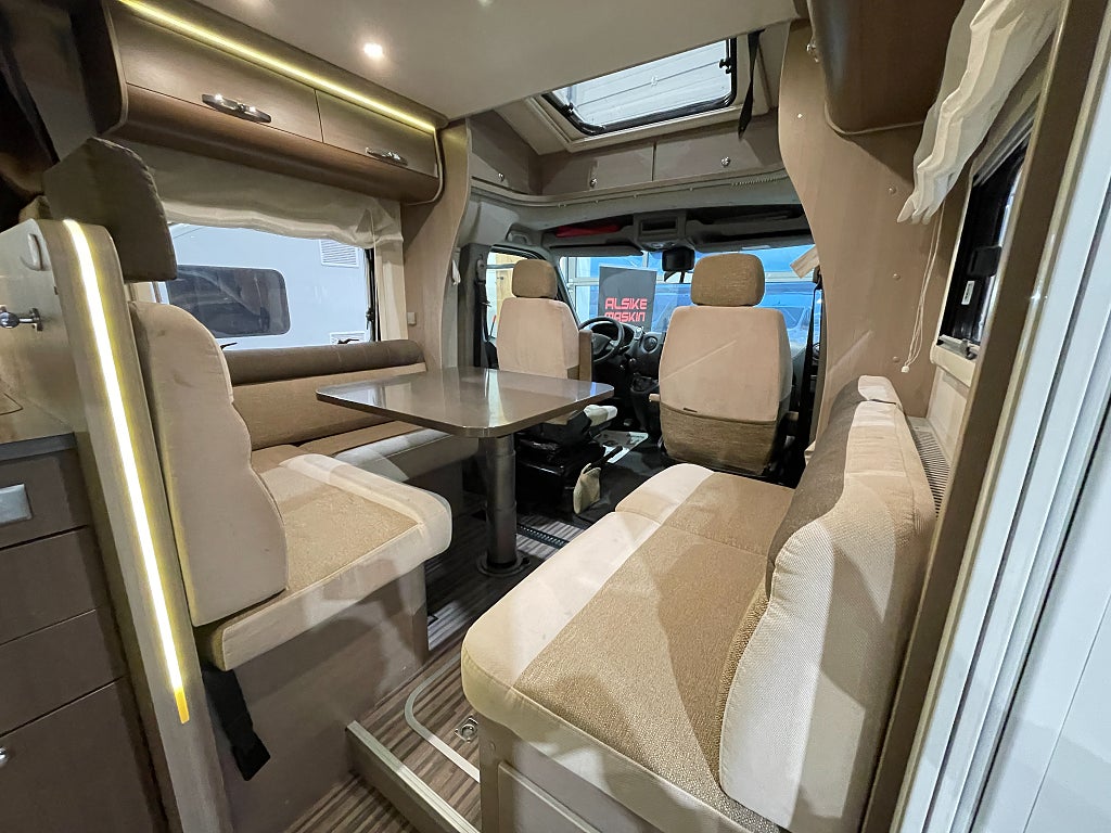 Adria Matrix Supreme 687 SL / ALDE / Taksäng / Solcell /Ugn /  - Adria