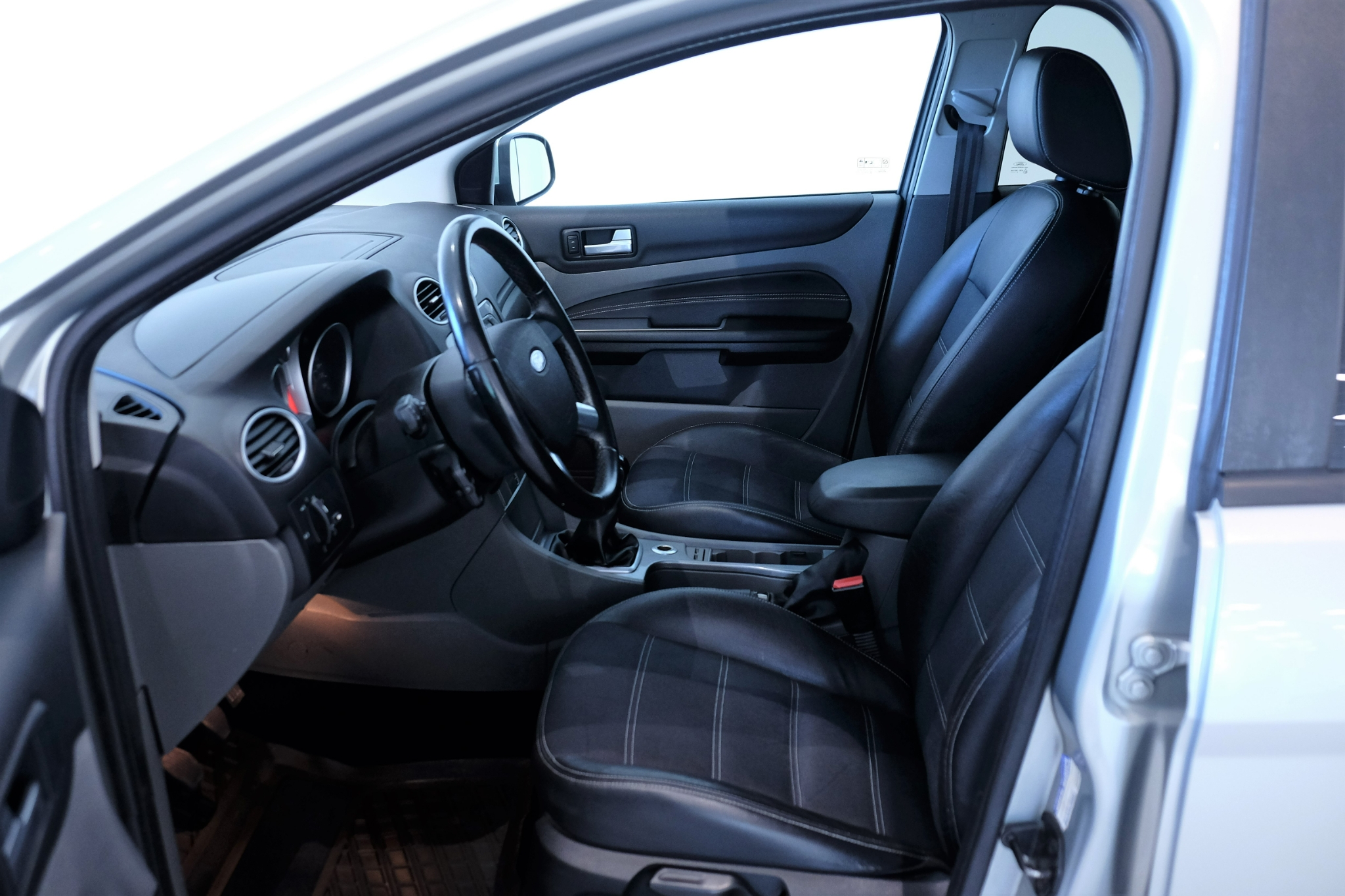 Ford Focus 1,6 109hk TDCi / Dragkrok 2010, bild 4/45