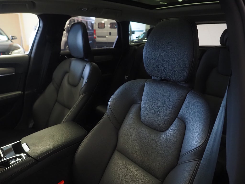 Volvo V90 Recharge T6 AWD Inscription Skinn Drag Pano Orrefors 2022