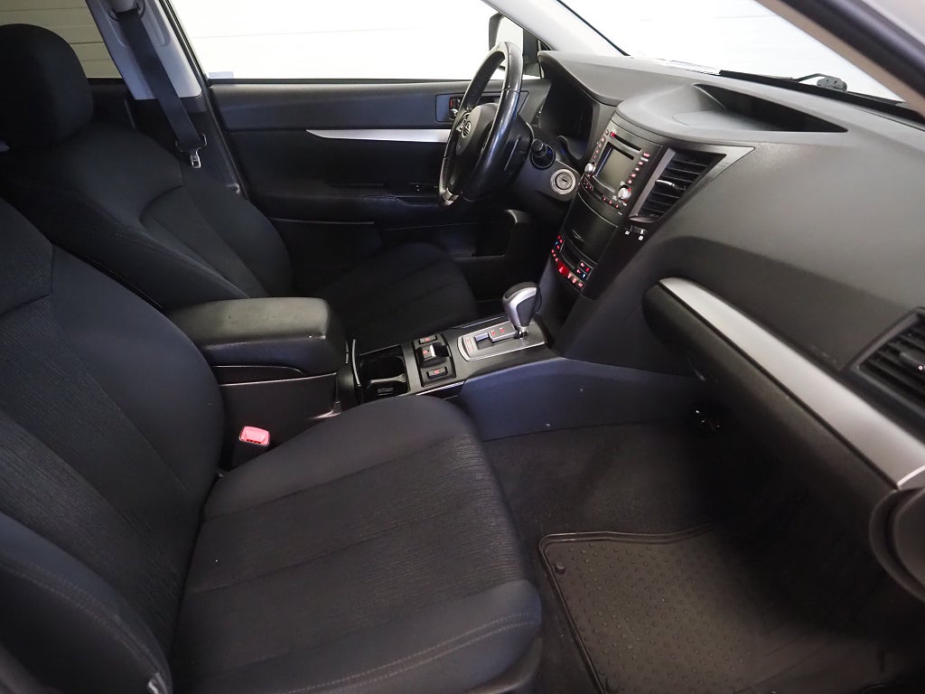 Subaru Outback 2.0 4WD Lineartronic Business 150hk | Kamera | Drag | 2014