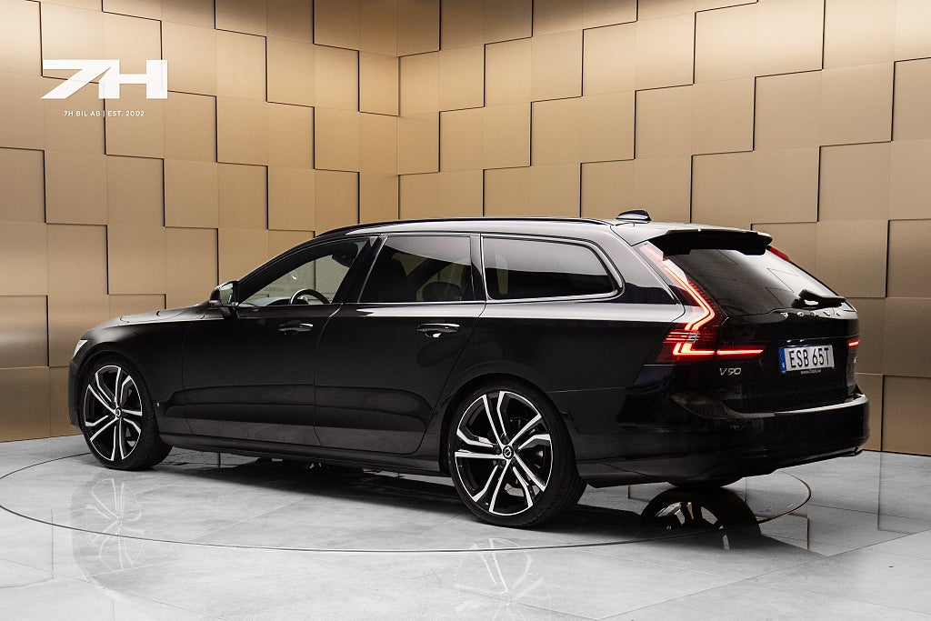 Volvo V90 D4 AWD R-Design / B&W / 360° / Pano / HuD / Drag