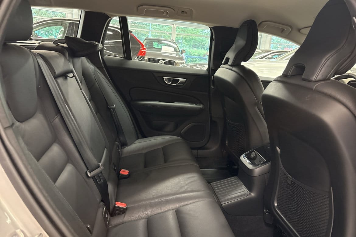 Volvo V60 T6 Plus Dark Edition 2025, photo 7/10
