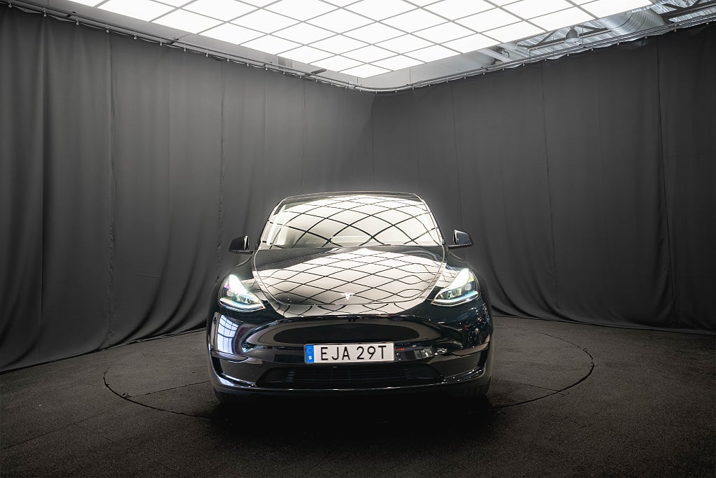 Tesla Model Y Standard Range RWD DRAG PANO LÄDER 1-ÄGARE MOMS