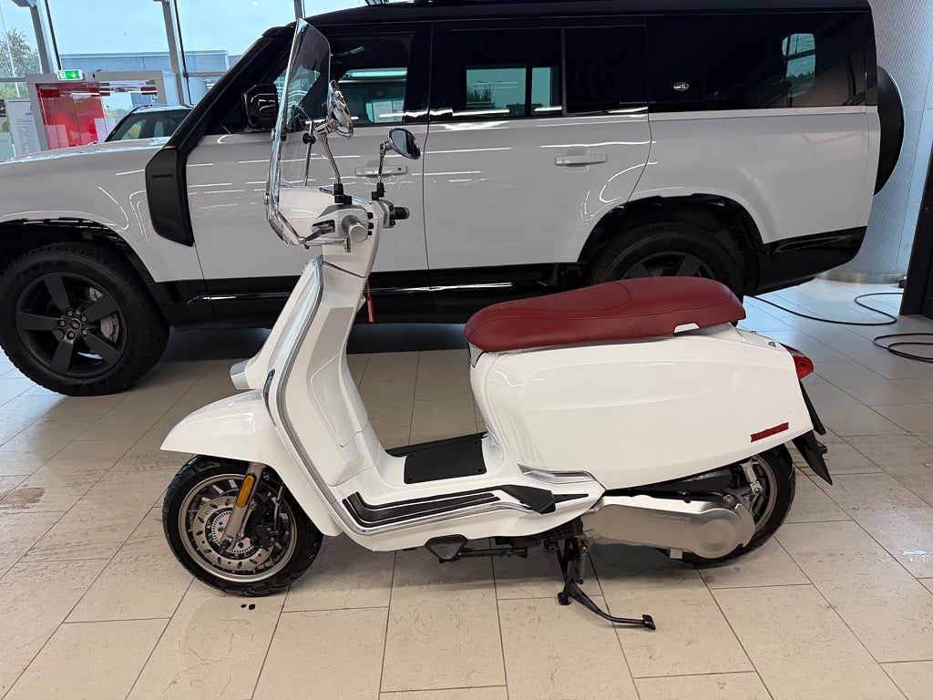 Lambretta LB v200 Special 75 mil Röd sadel 12 Hk 