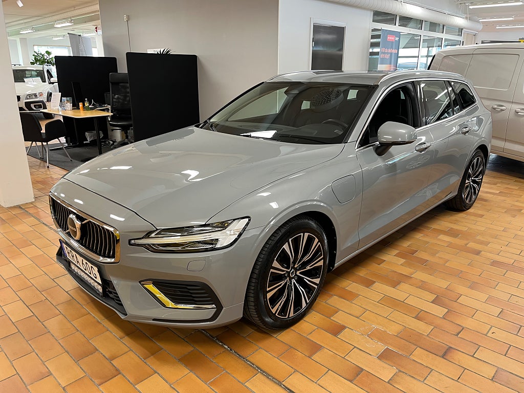 Volvo V60 LADDHYBRID T6 AWD AUT Core Edition (2.99% Ränta)
