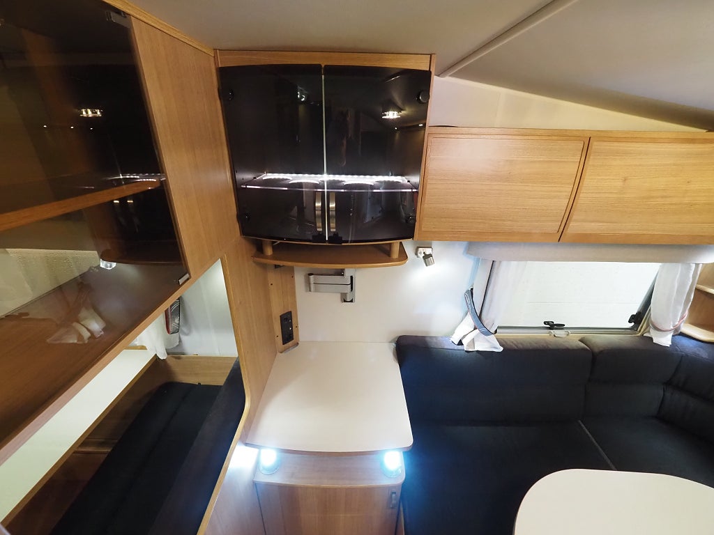 Polar 620 CTX Svit AC Vintervagn Dinette Franskbädd ALDE