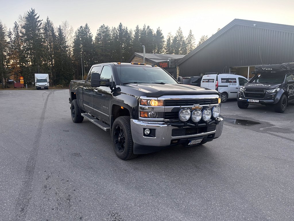 Chevrolet Silverado 2500 HD Crew Cab 6.6 V8 Duramax 4WD