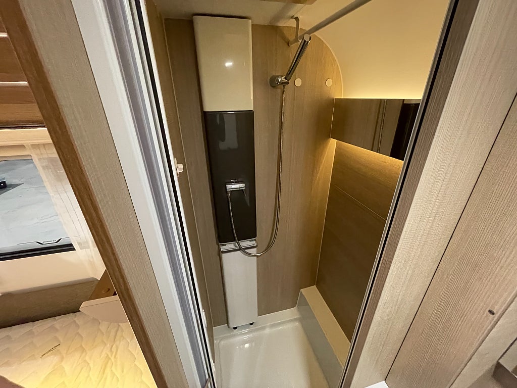 Adria Adora 572 UT /ALDE/Långbäddar/Markis/Badrum bak - Adria