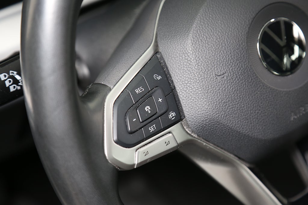 Volkswagen Golf 1,0 TSI 110hk Edition 5D P-sensor CarPlay 2023