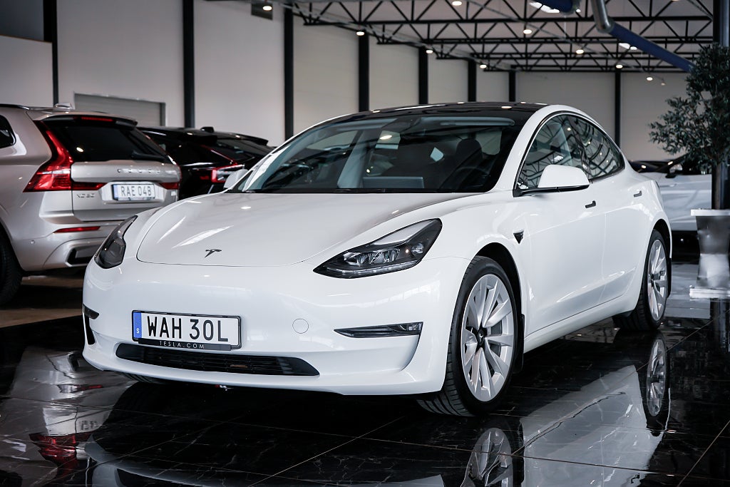 Tesla Model 3 Long Range AWD 440 HK Glastak Kamera 