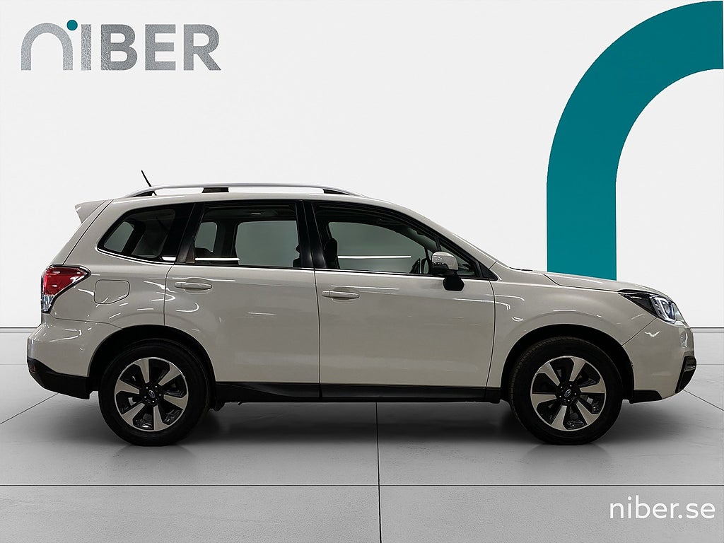 Subaru Forester 2.0 4WD Läder, Drag, Backkamera, 1 BRUKARE, Pano