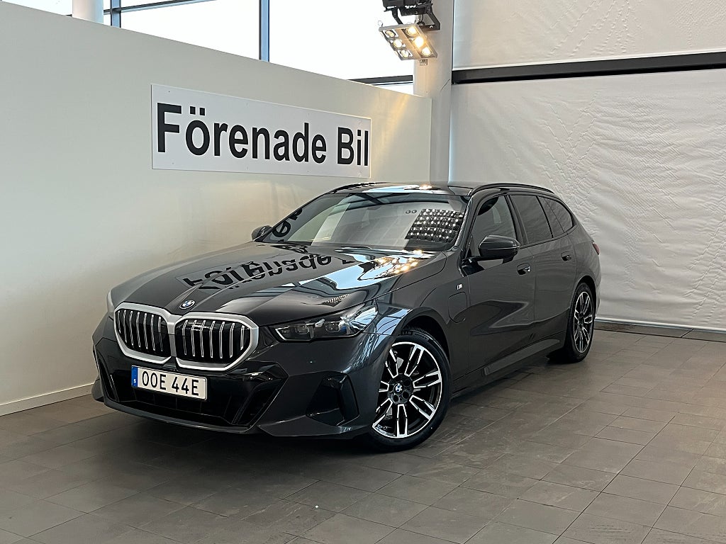 BMW 530e xDrive Touring M Sport H/K Drag Panorama Rattvärme 