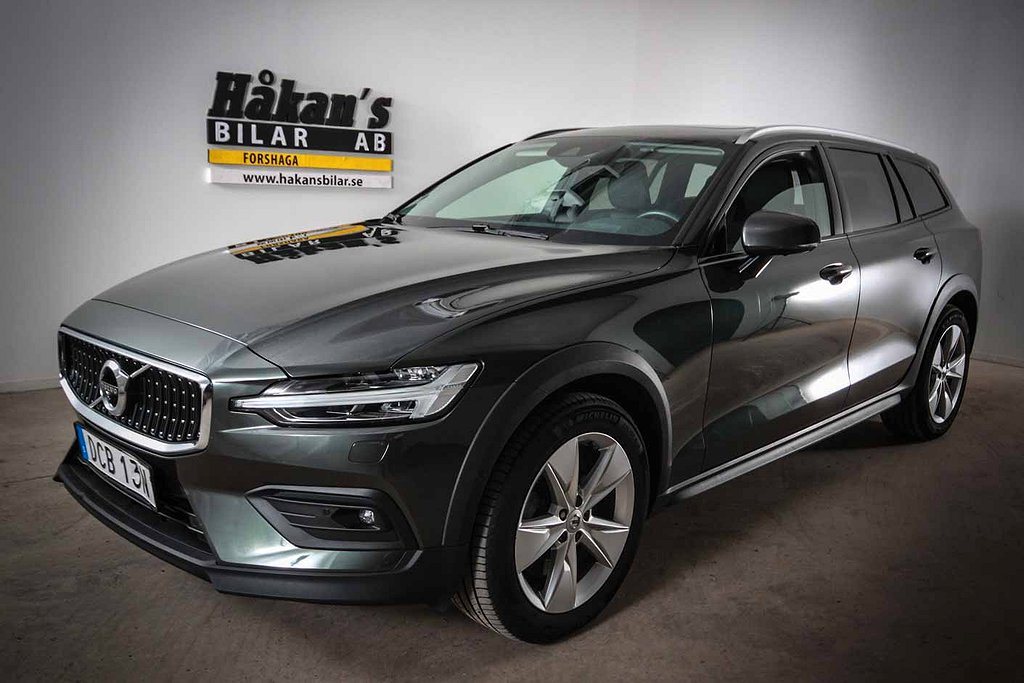 Volvo V60 Cross Country B4 AWD AutMomentum Glastaklucka Harman/kardon