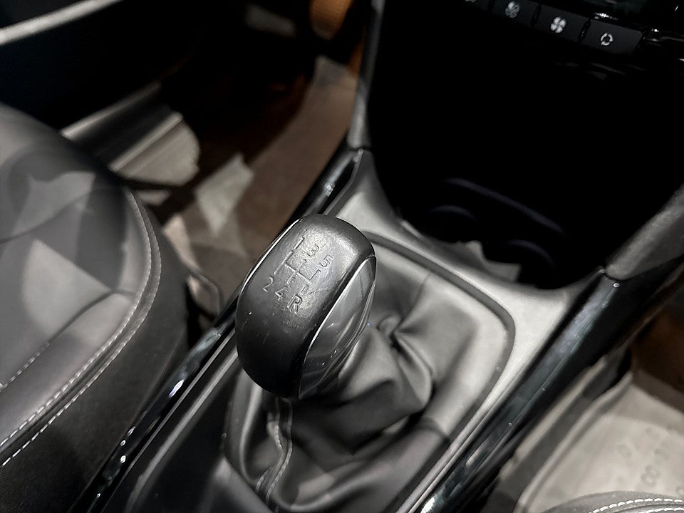 Bild på Peugeot 2008 Allure 1.2 PT 82hk BACKSENSORER