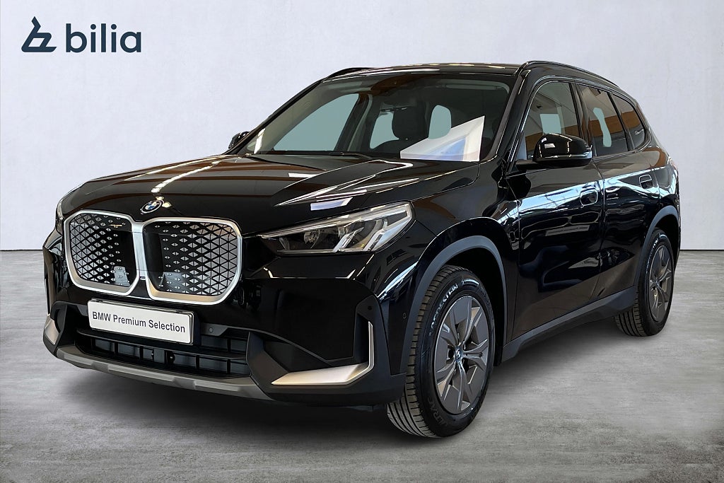 BMW iX1 eDrive20 | Rattvärme | Drag | Tonade rutor | Värmare