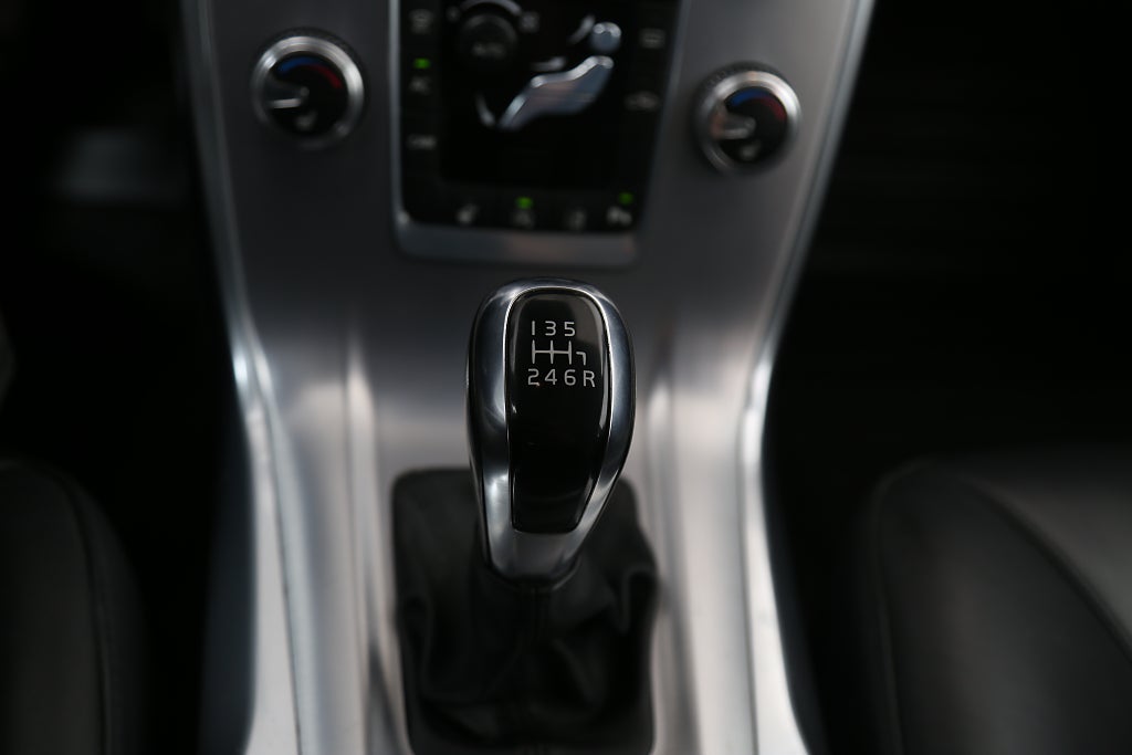 Volvo V70 D4 181hk Momentum BLIS Kamera Motorv VOC Dragkrok 2015