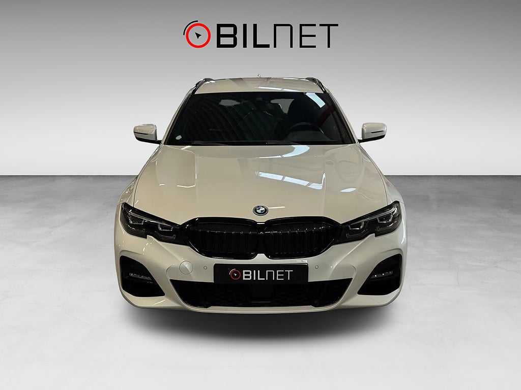 BMW 330e xDrive Touring Aut M Sport 19" Drag HiFi Mineralvit Met