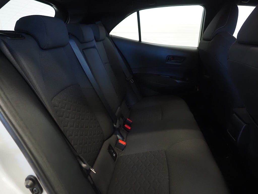 Toyota Corolla Hybrid e-CVT Life 122hk Backkamera Låga mil! 2021