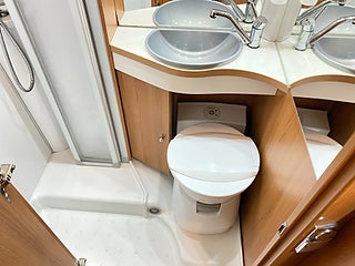 Husbil-halvintegrerad LMC LIBERTY 654 G TI 17 av 26