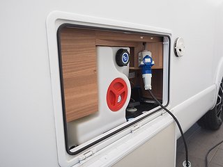 Husbil-halvintegrerad Weinsberg Carasuite 700 ME | 9 av 31