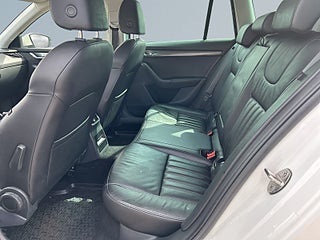 Skoda Octavia Kombi 1.5 TSI Sov-däck/Kamera/P-sens/Skinn/Lågskatt