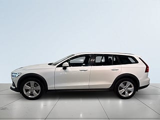 Volvo V60 Cross Country B4 AWD Drag GPS Skinn Kamera Pvärm S/V-hjul – bild 4