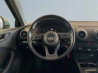 Audi A3 Sportback 1.0 Comfort Mvärmare Farthållare Psens S&V – bild 9