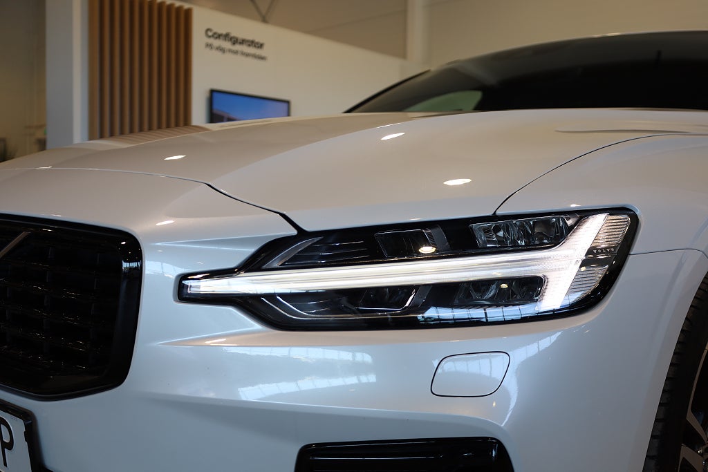 Volvo V60 Recharge T8 AWD 392hk R-Design Aut Kamera Leasbar