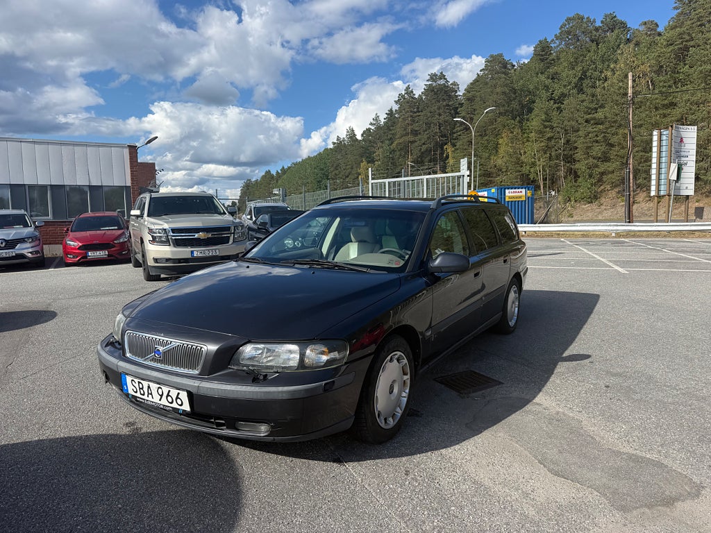 Volvo V70 2.4 T 200hk Automat Besiktigad t.o.m 2026-11-30