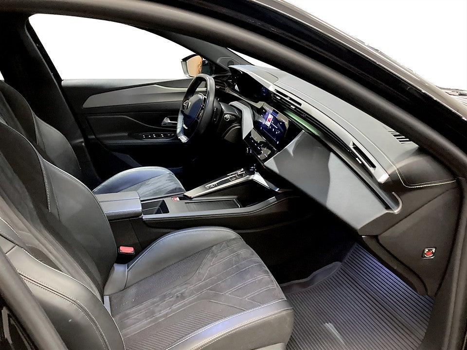 Bild på Peugeot 308 SW GT 1.2 PT 130hk Aut - B-KAMERA, CARPLAY