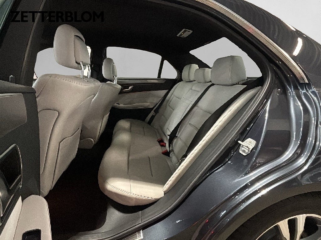 Sedan Mercedes-Benz E 9 av 16