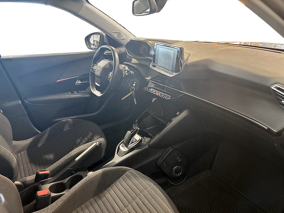 Bild på Peugeot 2008 Active 1.2 PT 130hk Aut MOTORVÄRMARE CARPLAY