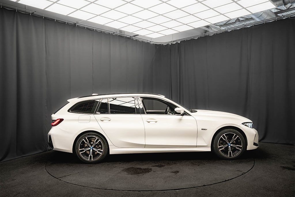 BMW 330e xDrive Touring M Sport DRAG HiFi MOMS CARPLAY 1 ÄGARE