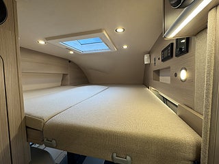 Husbil-halvintegrerad Globe-Traveller Pathfinder Z 150HK Automat! Långbäddar & utfällbar dubbelbädd! 13 av 19