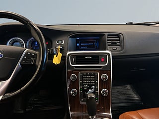 Volvo V60 D3 Summum Drag/MoK-Värm/SoV-Däck/Skinn/KamremBytt/Psens – bild 11