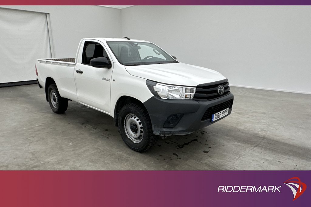 Toyota Hilux Legend 2.4 AWD M/K-Värm Drag Diff Moms 1-Brukar