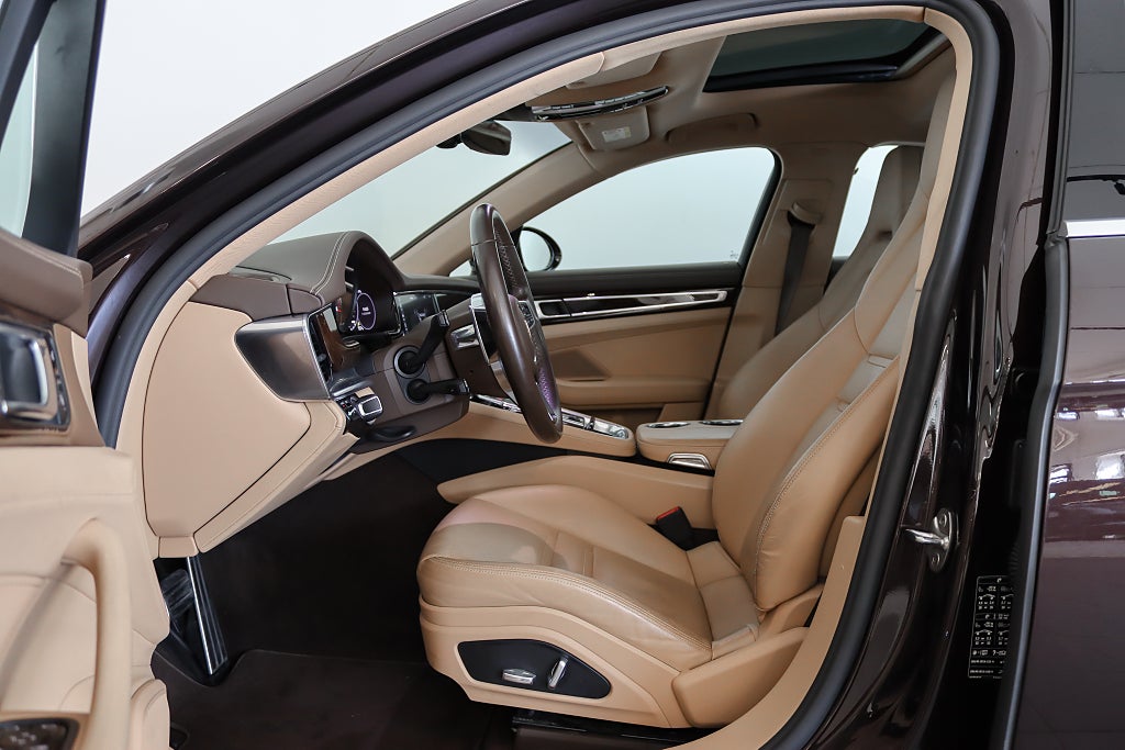 Porsche Panamera 4S PDK PASM B-kamera Pano Navi 422hk En Brukare