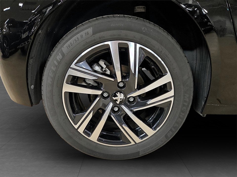 Bild på Peugeot 208 Allure Pack 1.2 PT 100hk Aut - B-KAMERA, CARPLAY