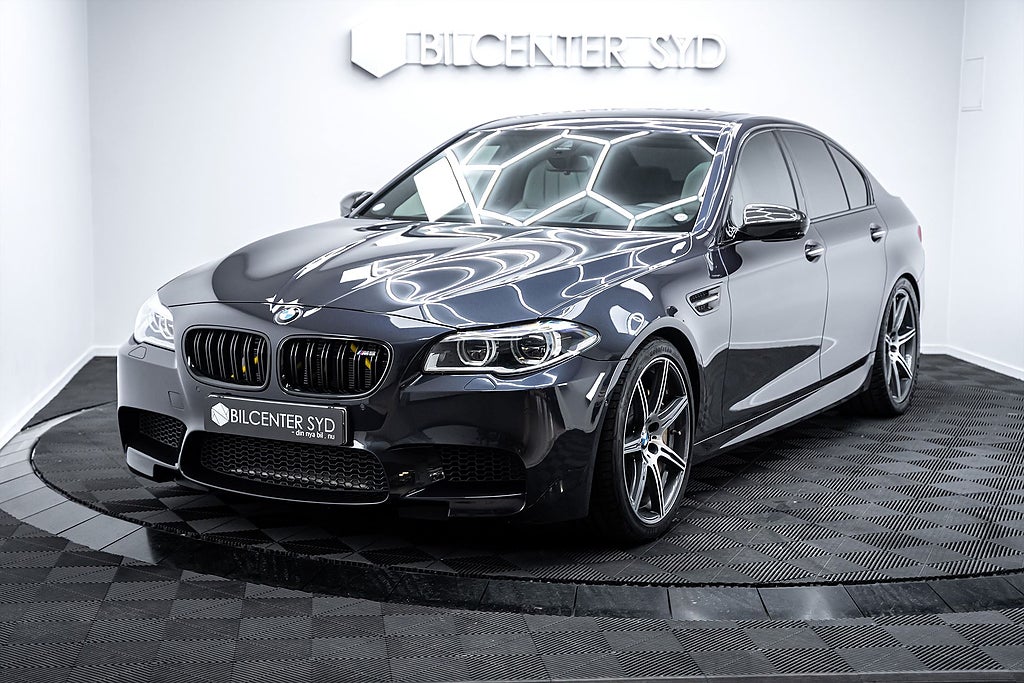 BMW M5 Competition|DCT|Keramiska|Taklucka|Svensksåld|575hk