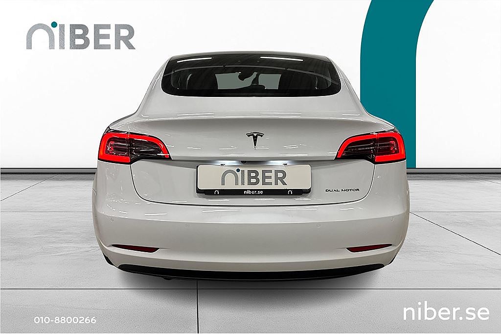 Tesla Model 3 Long Range AWD, FR 2,95%, Pano, Autopilot