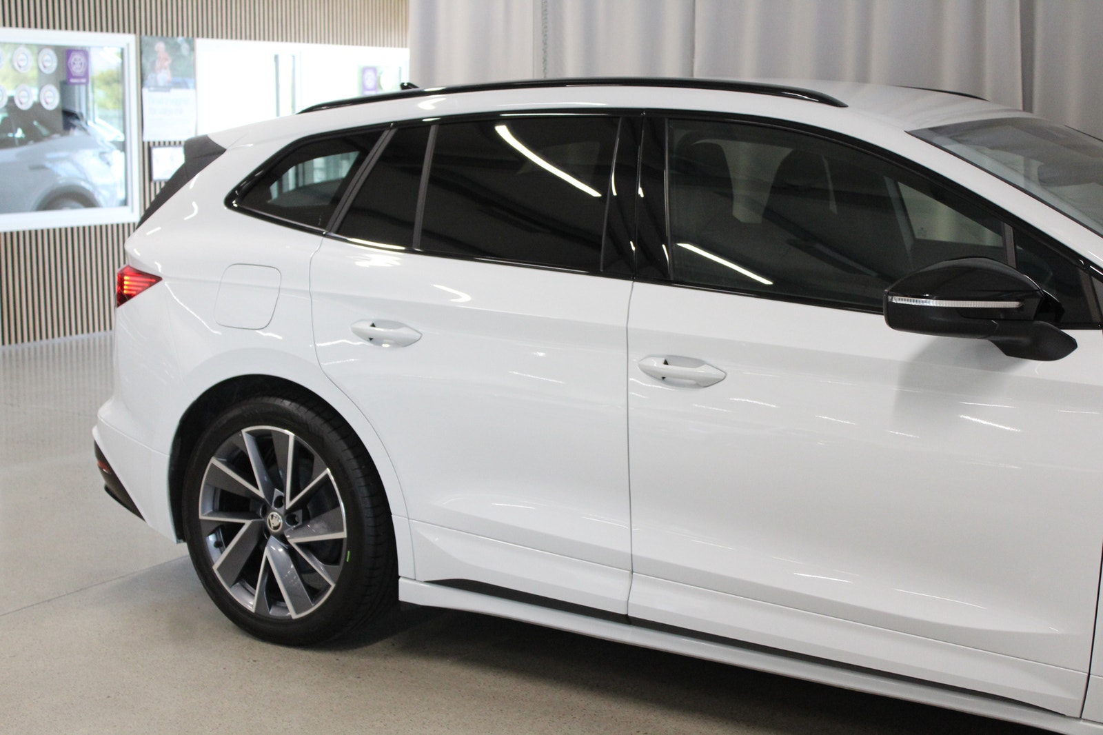Skoda Enyaq iV 80x 265HK, Sportline, Drag, S&V-hjul, Kamera, Värmepump 2023 - miniatyr 12