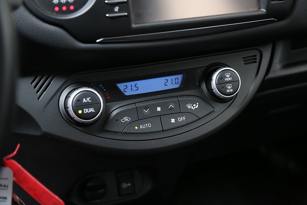 Toyota Yaris Hybrid e-CVT Touch & Go Edition Kamera Navi 2018