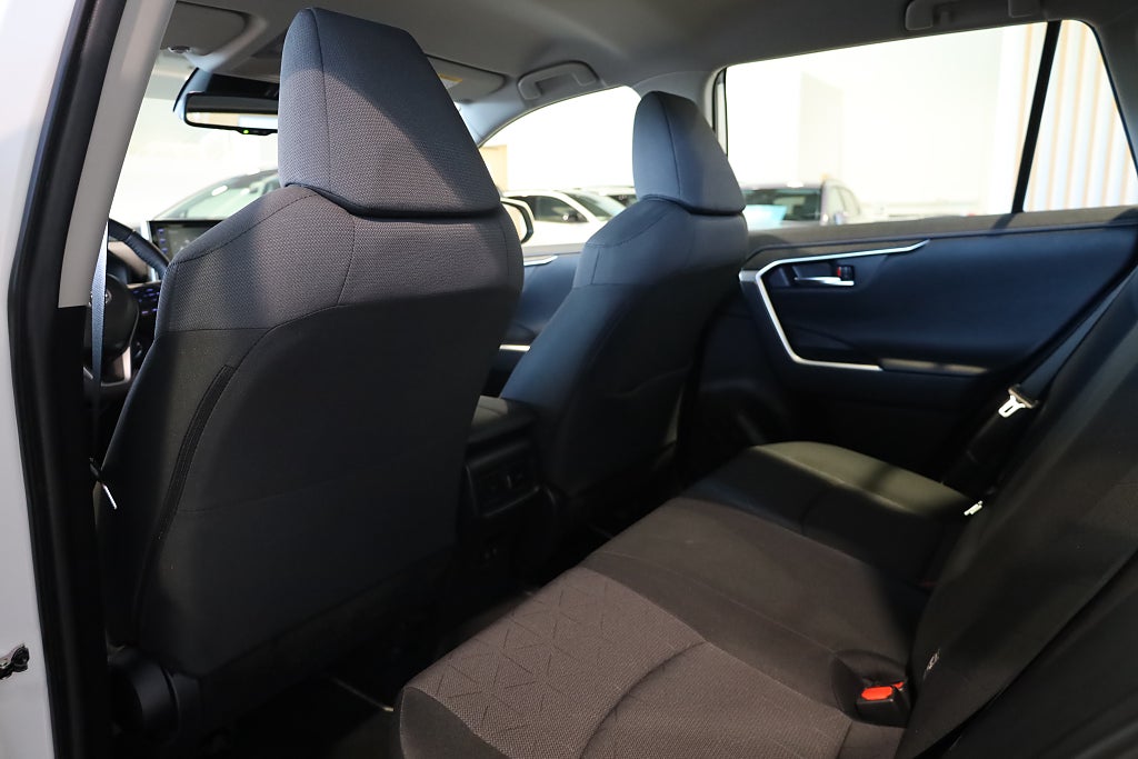 Toyota RAV4 Hybrid AWD-i E-CVT Active Kamera Rattvärme Keyless 2021